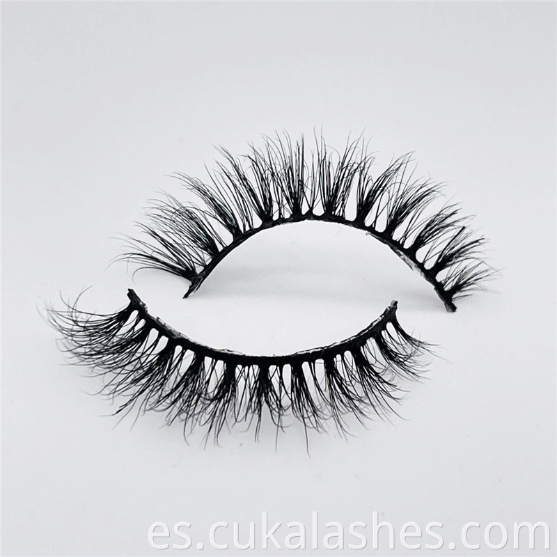 Natural Looking False Eyelashes